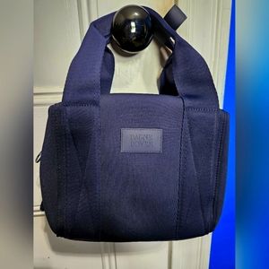 Dagne Dover Xs Landon